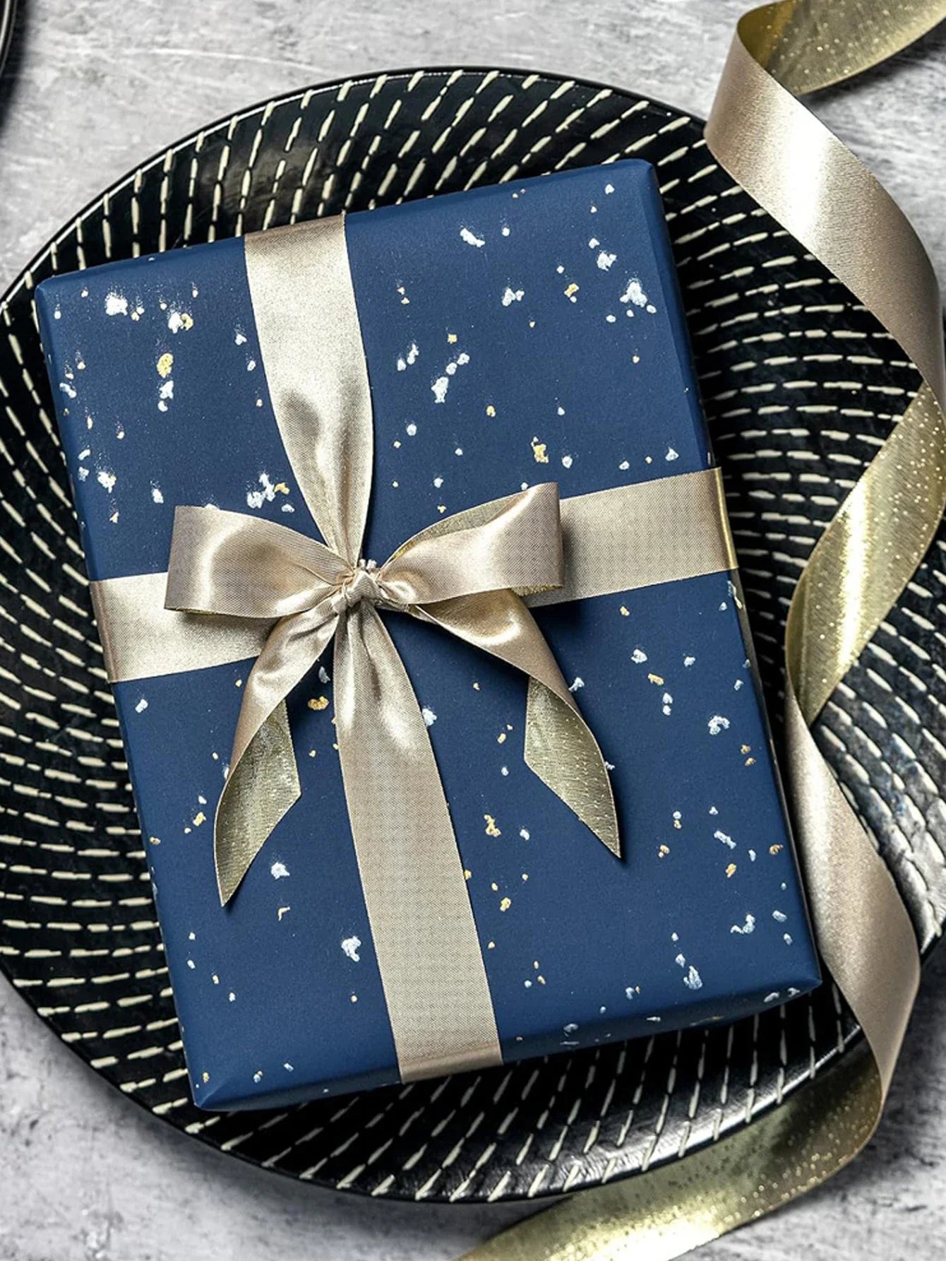 1roll Gift Wrapping Paper Navy Blue Gold Foil Gift Wrapping Paper Gift Paper Suitable for Birthdays and Festivals DIY Gift